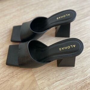 Black ‘ALOHAS’ Mules